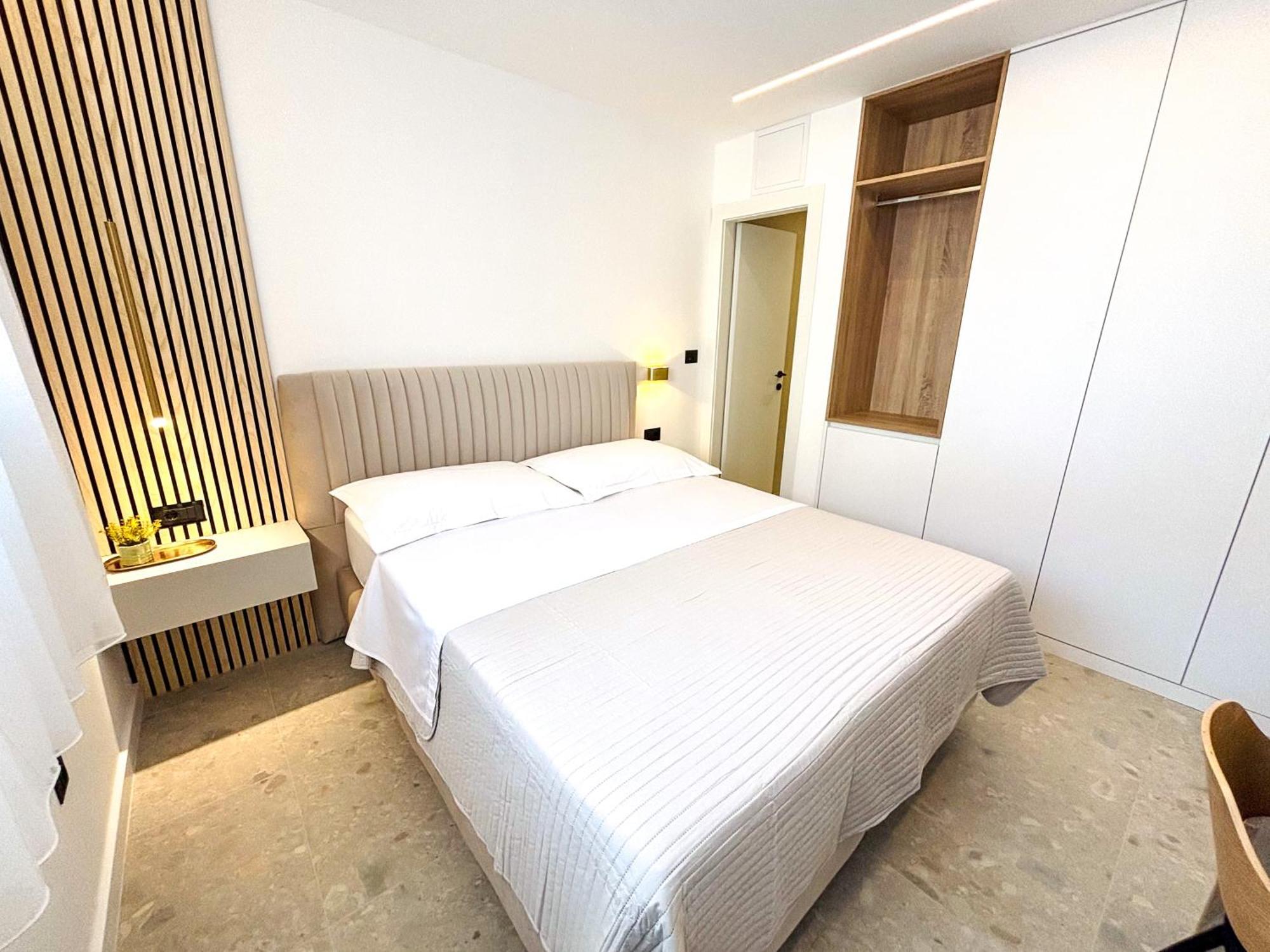 Marthinis Luxury Suites Сплит Екстериор снимка
