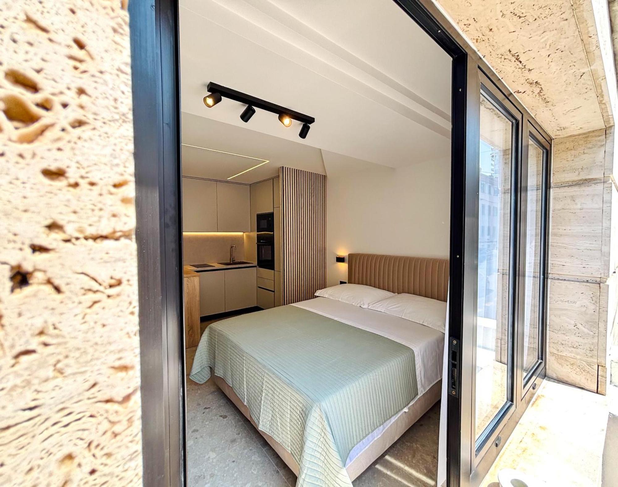 Marthinis Luxury Suites Сплит Екстериор снимка