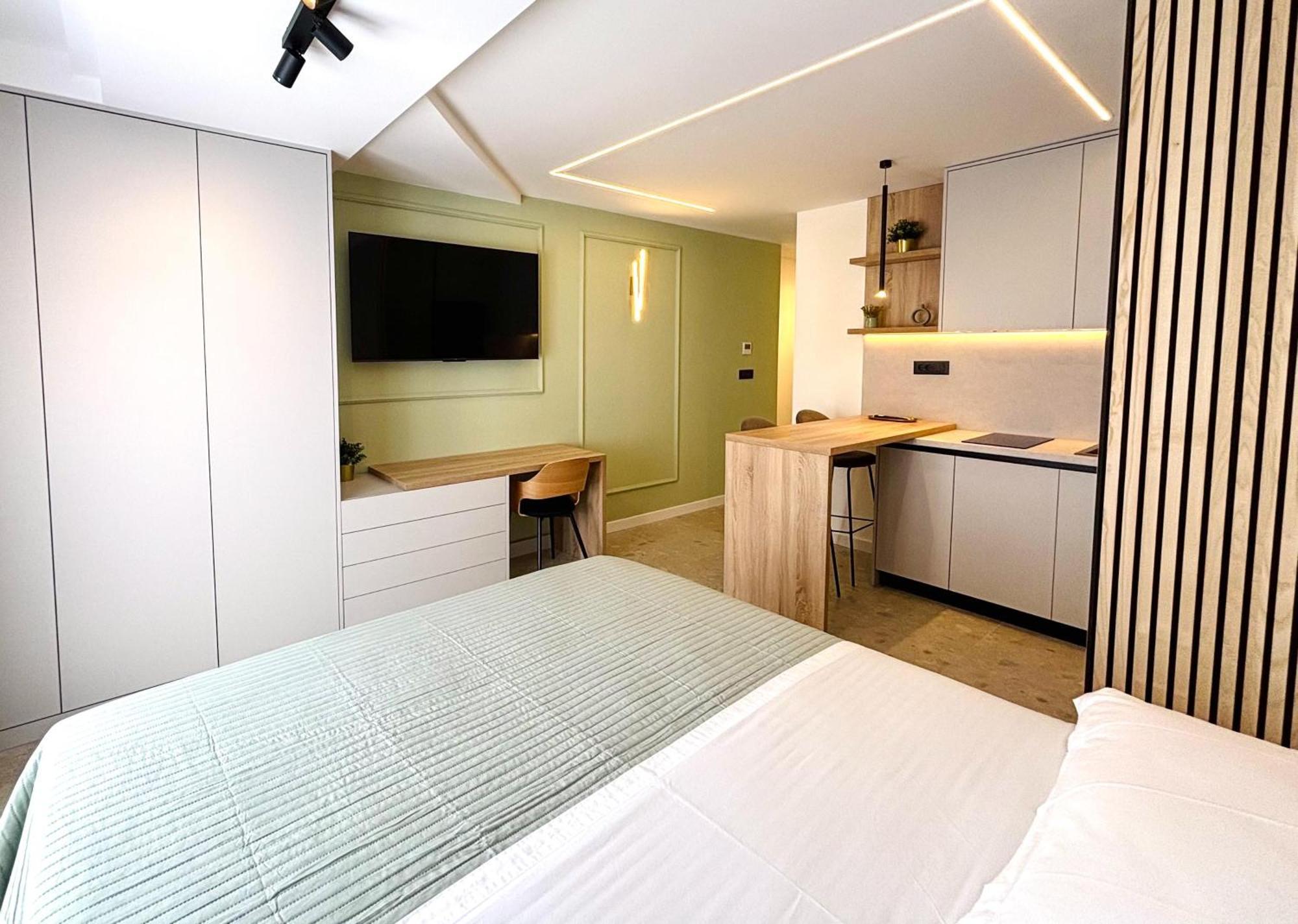 Marthinis Luxury Suites Сплит Екстериор снимка