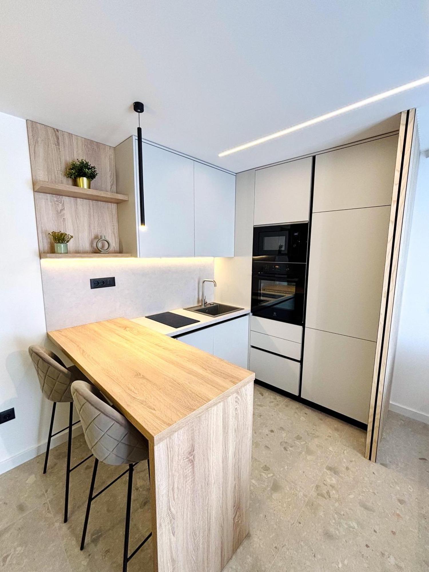 Marthinis Luxury Suites Сплит Екстериор снимка