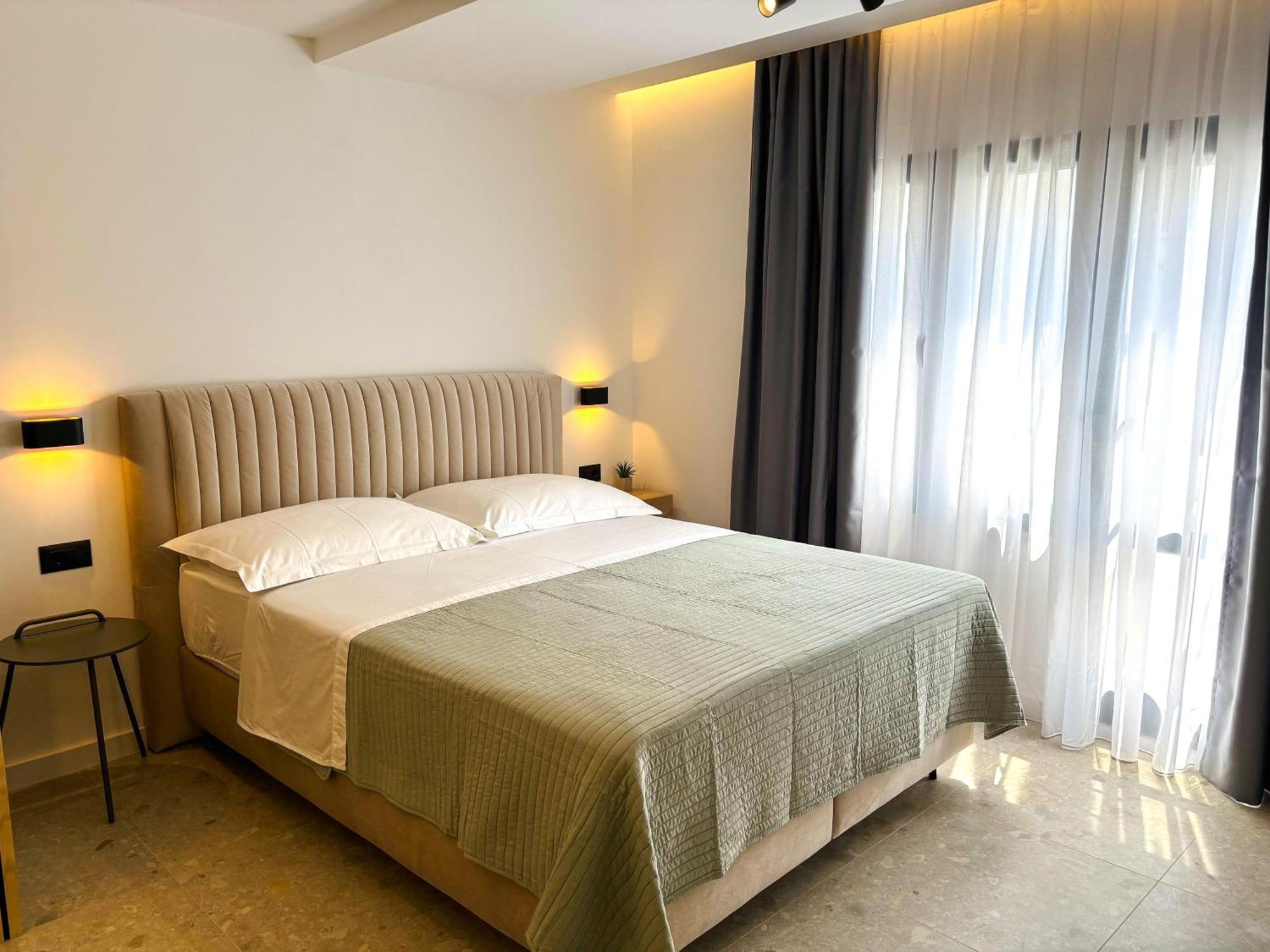 Marthinis Luxury Suites Сплит Екстериор снимка