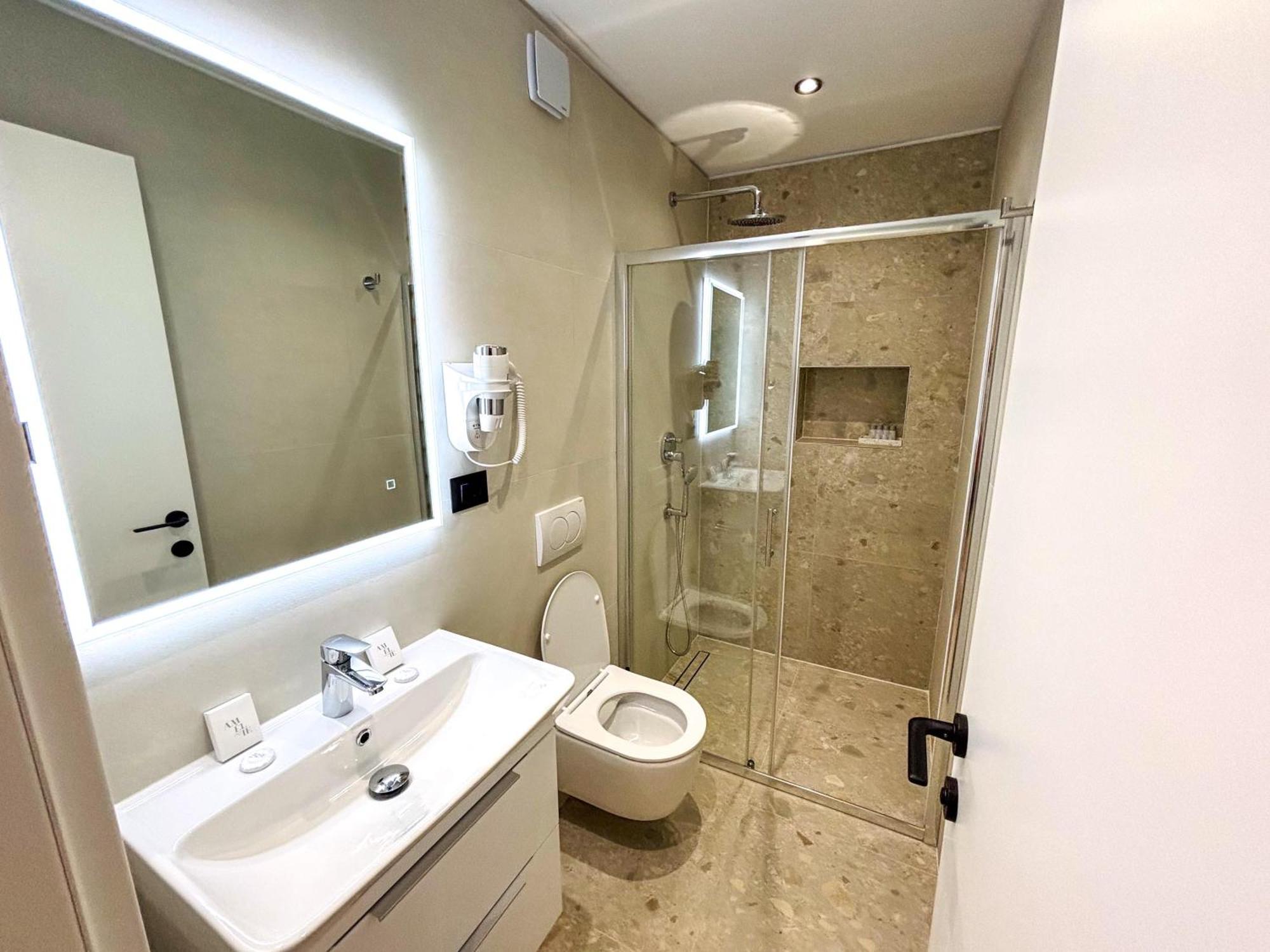 Marthinis Luxury Suites Сплит Екстериор снимка