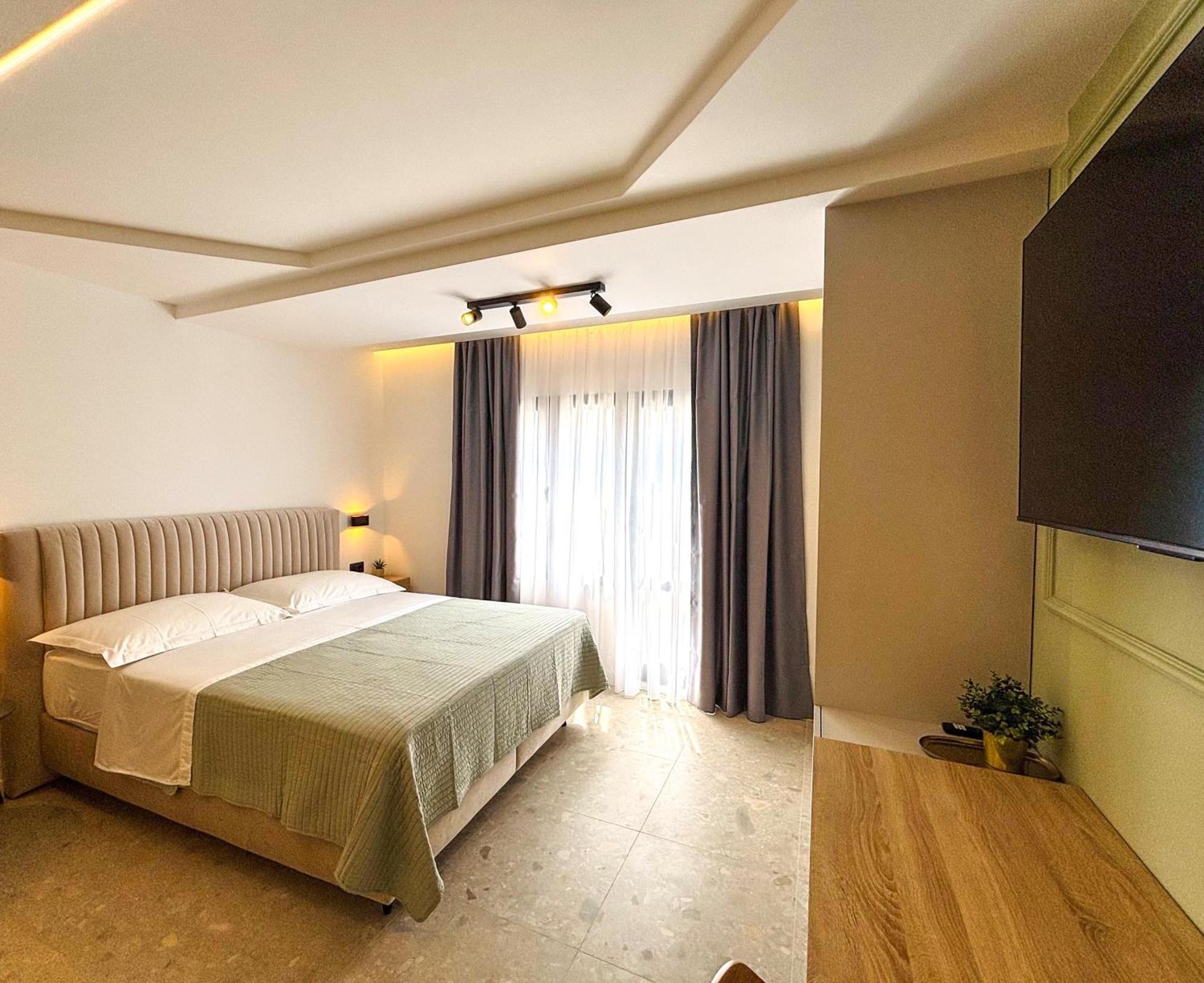 Marthinis Luxury Suites Сплит Екстериор снимка